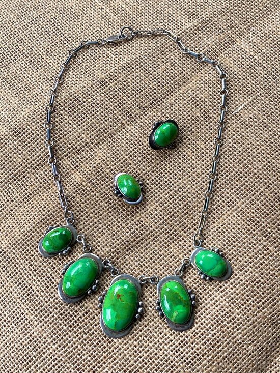 HN Jewelry - Vintage Green Turquoise Gaspeite Sterling Silver Station Statement Necklace